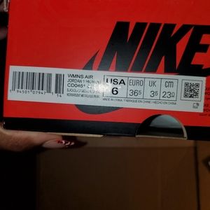 Womens size 6 jordan 1s hi OG. Silver toe